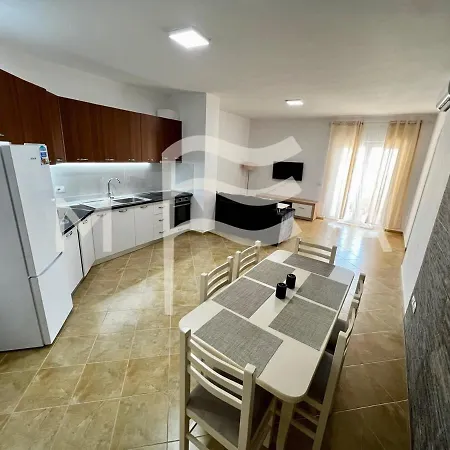 Beachfront Haven 654 Durrës